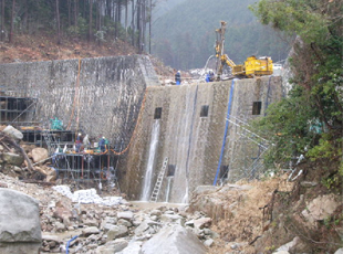 堰堤基礎部の改良工事